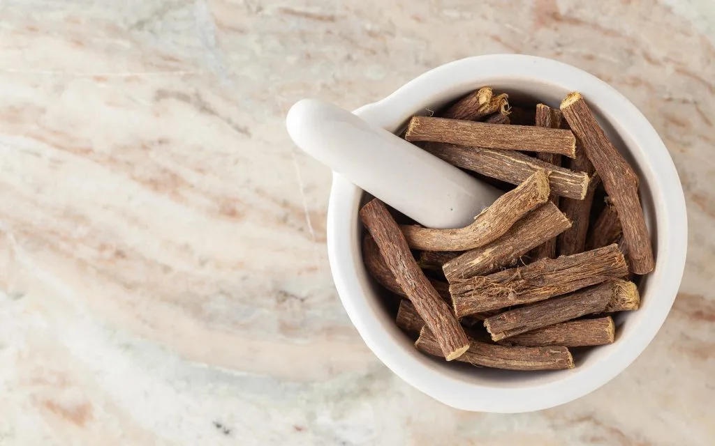 Cum se folosește Glycyrrhiza glabra pentru sanatatea cailor respiratorii și ce beneficii poate aduce