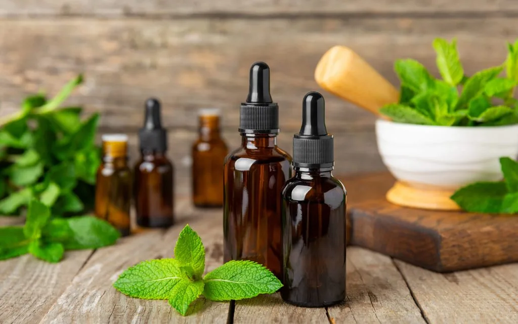 Ulei de menta pentru dureri in gat: utilizare tradițională pentru confortul gâtului